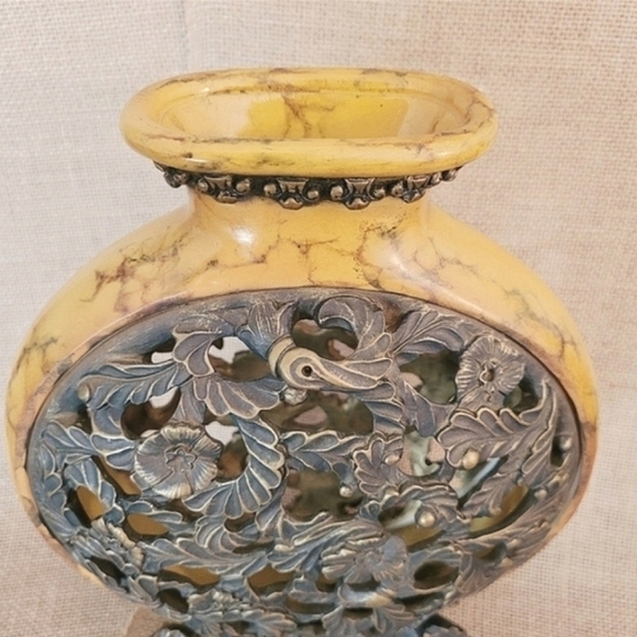 Vintage Asian Reticulated Round Silk Flower Vase - Picture 8 of 9